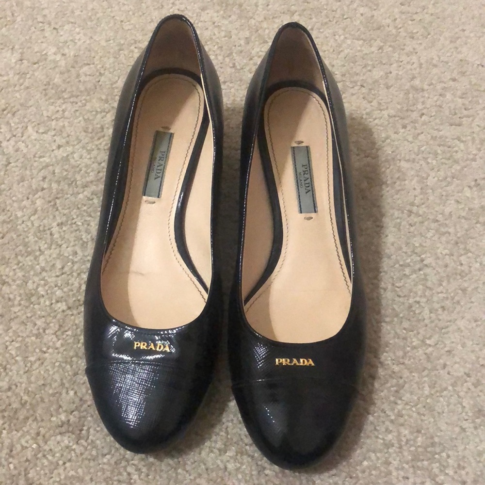 Womens Prada black leather pumps